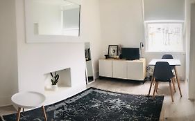 Bright Chiswick Apartment - Great Location